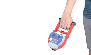 악력계를 잡고있는 손